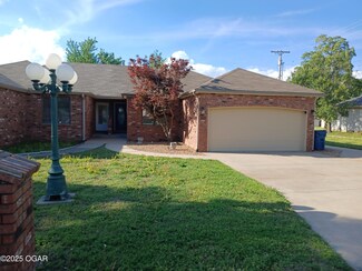 202 W Briarbrook Ln, Carl Junction, MO 64834