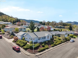 2803 Colvin St, Roseburg, OR 97471