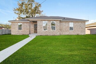 4924 Charlene Dr, New Orleans, LA 70127