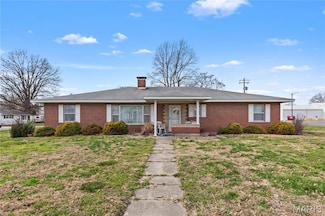212 S Main St, Brighton, IL 62012