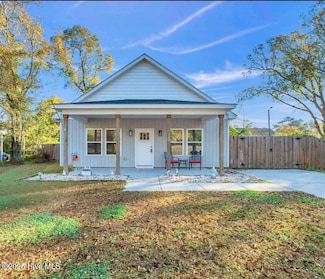 110 S McCullen St, Burgaw, NC 28425