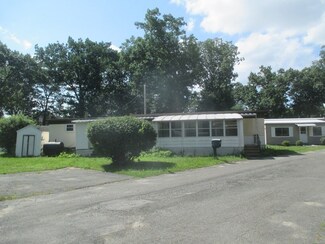 40 Puffin Dr, Chicopee, MA 01020