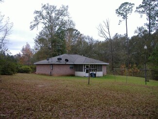 819 Bond Ave W, Wiggins, MS 39577
