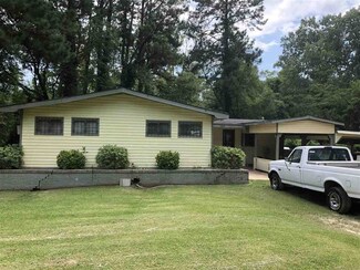 4229 Crescent Place, Jackson, MS 39206
