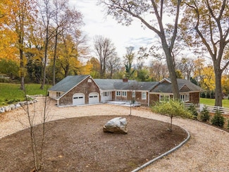 117 Locust Ln, Northport, NY 11768