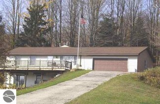 8039 Park St, Central Lake, MI 49622