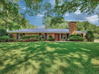 2810 Colonial Dr, Nacogdoches, TX 75965