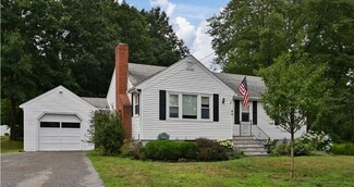 42 Haverhill St, North Reading, MA 01864