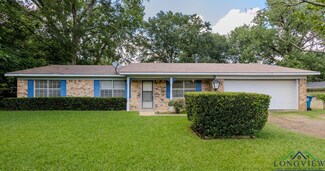 2204 E Harold St, Gladewater, TX 75647