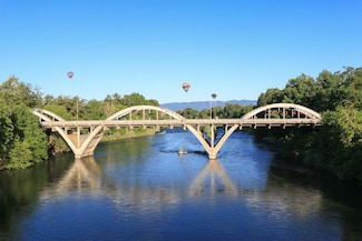 115 Rogue River Hwy Unit 209, Grants Pass, OR 97527