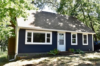 296 Lincoln Rd, Hyannis, MA 02601