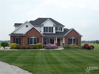 3811 N Blue Lake Rd, Churubusco, IN 46723