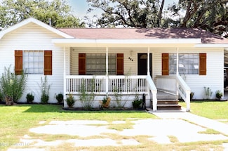 206 Crawford St, Biloxi, MS 39530