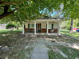 404 Seba St, Hurst, IL 62949