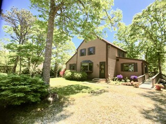 13 Cemetery Rd, Chilmark, MA 02535