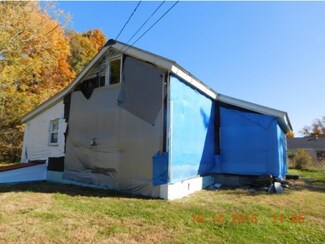 135 Grove St, Poultney, VT 05764
