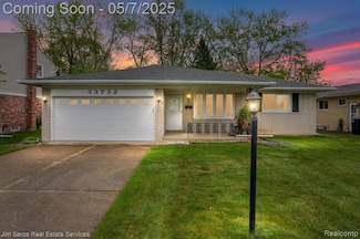 33732 Mina Dr, Sterling Heights, MI 48312
