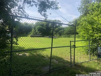 550 W Broadview Dr, San Antonio, TX 78228