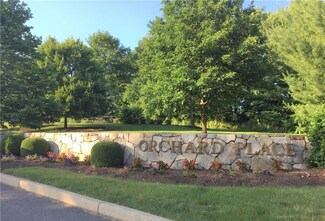 20 Orchard St Unit 306, Brookfield, CT 06804