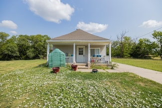 910 E 10th St, Newton, KS 67114