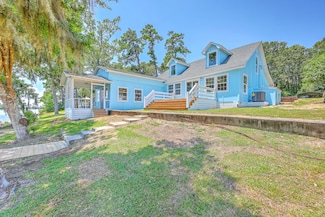 1303 Delano St, Manning, SC 29102