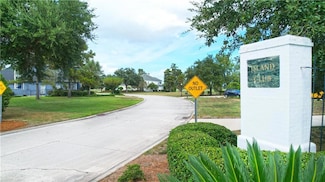 6 Island Club Dr, New Orleans, LA 70131