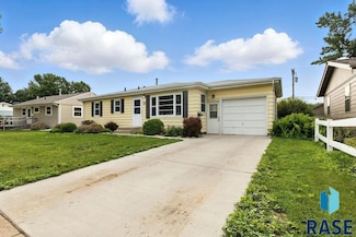 2320 S Crestwood Rd, Sioux Falls, SD 57105