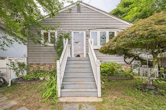 39 Willow Rd, Rocky Point, NY 11778