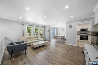 250 Village Circle Dr, Fort Lee, NJ 07024
