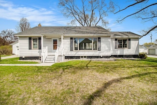 702 N Saint Paul St, Ludington, MI 49431
