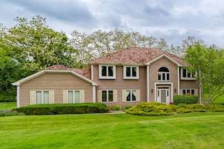 25410 N Cayuga Trail, Lake Barrington, IL 60010