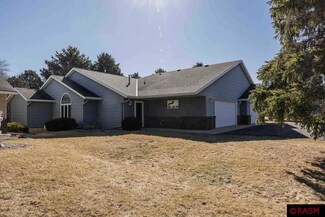 233 233 Heather Ln, Mankato, MN 56001