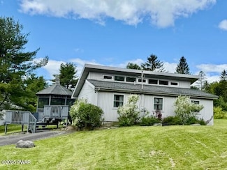114 Orchard Dr, Lords Valley, PA 18428