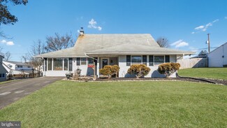 5 Harp Rd, Levittown, PA 19056