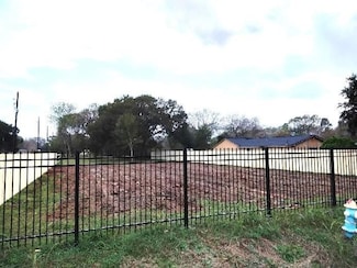 542 N Pine St, Arcola, TX 77583