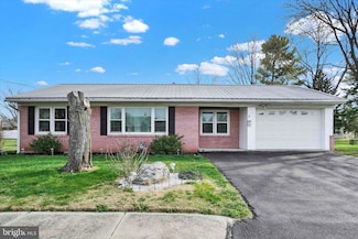 7 Willow Run Rd, Dover, PA 17315