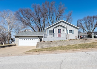 110 W Wool St, Avoca, IA 51521