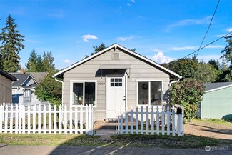 1009 Park Ave E, Port Orchard, WA 98366