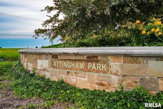 10427 N Attingham Dr, Peoria, IL 61615