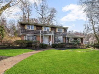 2 Cornell Ct, East Setauket, NY 11733