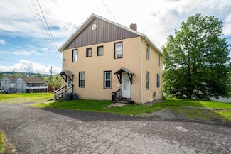 405 Round St, Westover, WV 26501