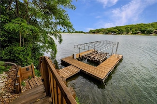 8112 Lakeshore Dr, Dexter, IA 50070