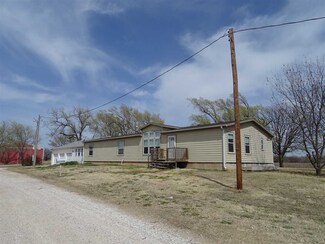 256 W 70th St S, Wellington, KS 67152