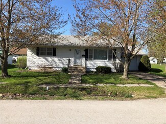 208 E Mill St, Shelbina, MO 63468