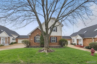 7426 Whitehall Colonial Ln, Saint Louis, MO 63119