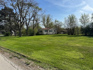301 Forest View Ave, Elk Grove Village, IL 60007