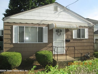 192 Holden Blvd, Staten Island, NY 10314