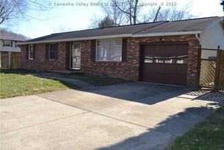 13 Pinewood Cir, Saint Albans, WV 25177