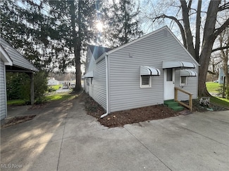 138 Dangel Ave, Akron, OH 44312