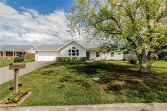 2005 S 11th St, Rogers, AR 72758